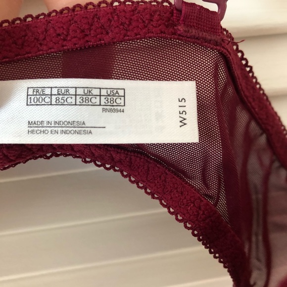 Red bra - Picture 2 of 2